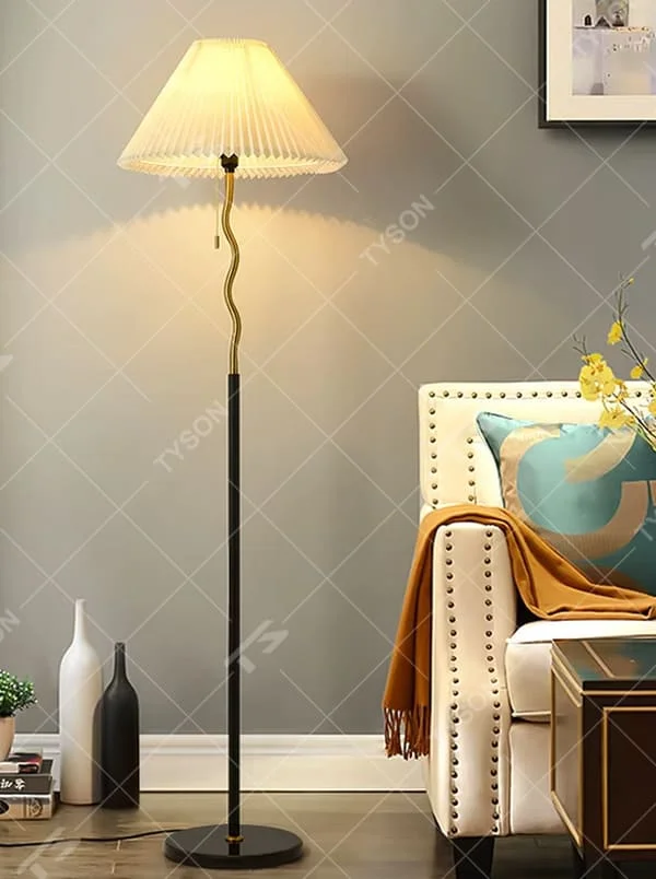 This is a modern minimalist black spherical decorative floor lamp, with a black metal pole featuring spherical decorative elements and a beige pleated fabric lampshade. It has a minimalist and textured design, with soft and warm lighting. It is used for space lighting and decoration, creating a warm and comfortable atmosphere. Suitable for modern minimalist living rooms, bedroom corners, Nordic-style homes and other places.