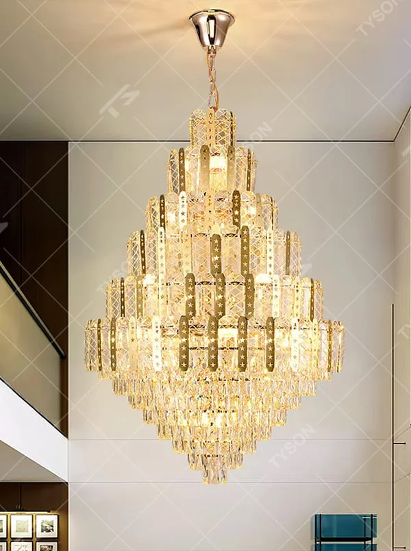 This is a luxurious multi-layer crystal frame chandelier, with a golden metal frame paired with transparent crystals in a layered tower shape. When lit, the light is brilliant and gorgeous, creating a high-end luxurious atmosphere.