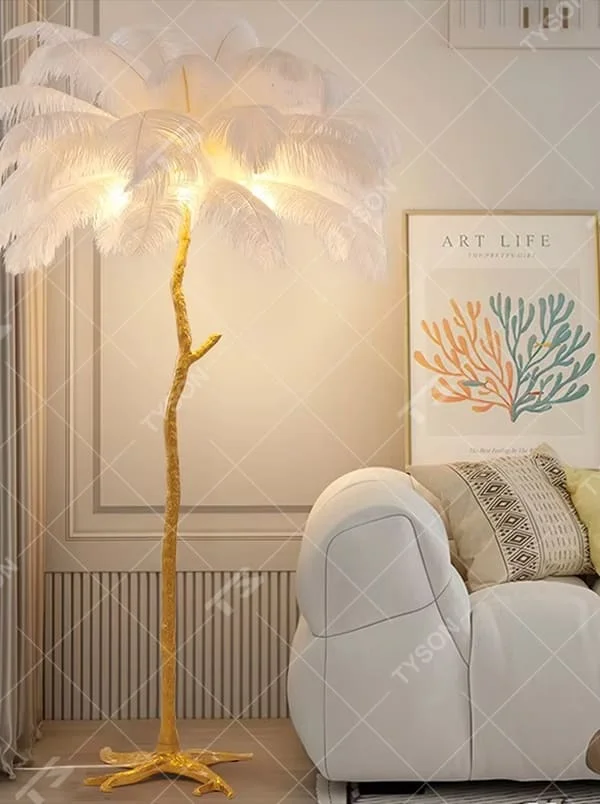 This is a light luxury elegant feather branch-shaped floor lamp, with a golden branch-shaped pole paired with a claw-shaped base, and a white feather lampshade on top. The light through the feathers is soft and warm, creating a romantic and elegant atmosphere.