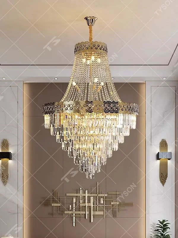 Luxurious black-gold decorative crystal chandelier, golden frame paired with transparent crystals and black-gold patterned decorative pieces, brilliant and gorgeous lighting, creating a high-end luxurious atmosphere.