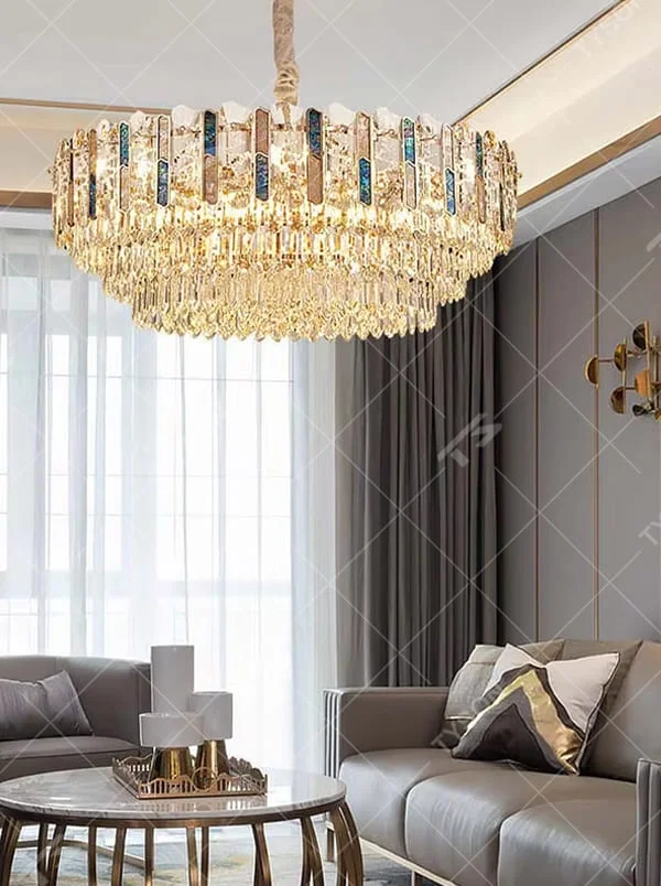 Light luxury circular golden crystal chandelier, dotted with blue decorative blocks, brilliant and gorgeous lighting, creating a high-end light luxury atmosphere.
