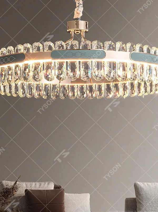 Light luxury circular crystal chandelier, golden metal frame paired with transparent crystals and blue-green decorative blocks, brilliant and gorgeous lighting, creating a high-end light luxury atmosphere.