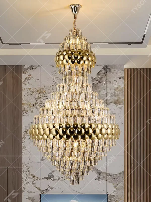 This is a luxurious double-layer crystal golden ball chandelier, featuring a golden metal frame paired with transparent crystals and golden spherical decorations, with a double-layer hierarchical design. It has a magnificent and grand style, with brilliant and soft lighting, creating a high-end luxurious atmosphere.