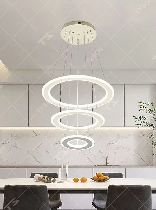 This is a modern minimalist three-layer circular hanging chandelier, featuring a multi-layer hanging design with white circular light strips. It has a simple and grand style, with soft and uniform lighting. It is used for space lighting and decoration to create a minimalist modern atmosphere. Suitable for modern kitchen dining areas, minimalist living rooms, modern apartment dining areas and other places.
