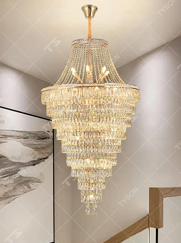 Luxurious multi-layer tower-shaped crystal chandelier, golden frame paired with dense crystal pendant decorations, brilliant and gorgeous lighting, creating a high-end luxurious atmosphere.