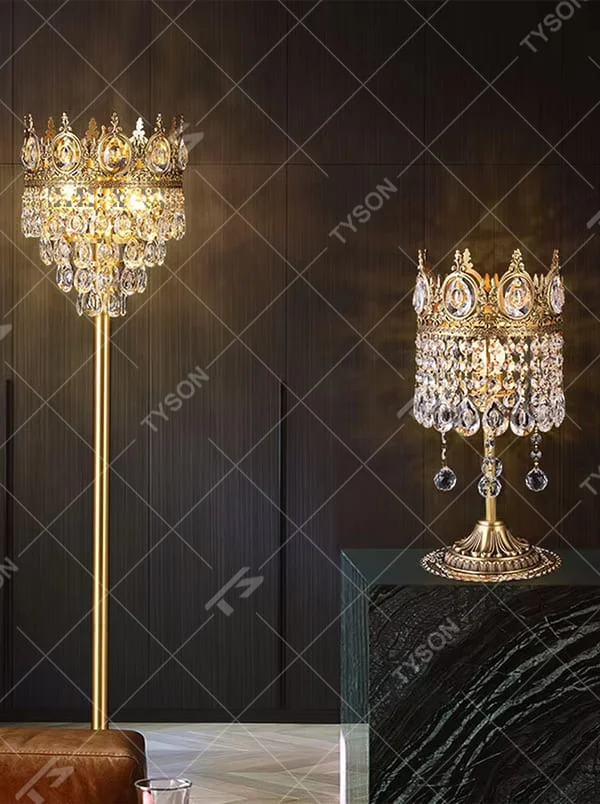 This is a luxurious palace-style crown-shaped crystal lamp (including floor lamp and table lamp styles), with a golden metal crown frame paired with crystal pendants, featuring a magnificent and noble design, and brilliant and gorgeous lighting. It is used for space lighting and decoration, creating a luxurious palace atmosphere. Suitable for luxury living rooms, bedrooms, high-end hotel guest rooms and other places.