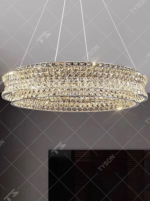 This is a light luxury and luxurious double-layer ring crystal chandelier, with a double-layer ring shape full of crystals. When lit, the light is brilliant and gorgeous, creating a high-end luxurious atmosphere.