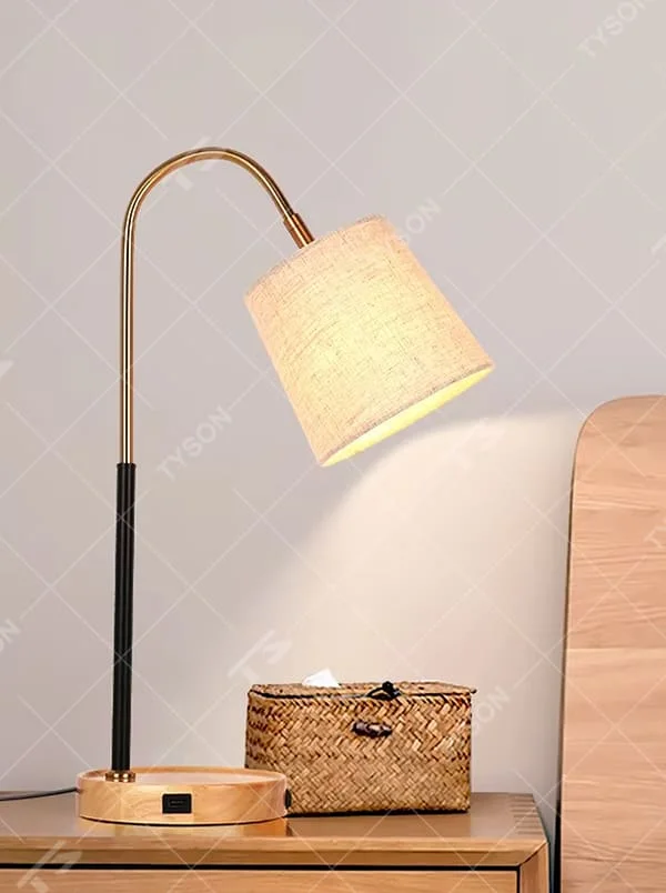 Light luxury natural-style golden curved lamp pole wooden base table lamp, linen fabric lampshade + black-gold decorative section, soft and warm lighting, creating a comfortable elegant atmosphere.