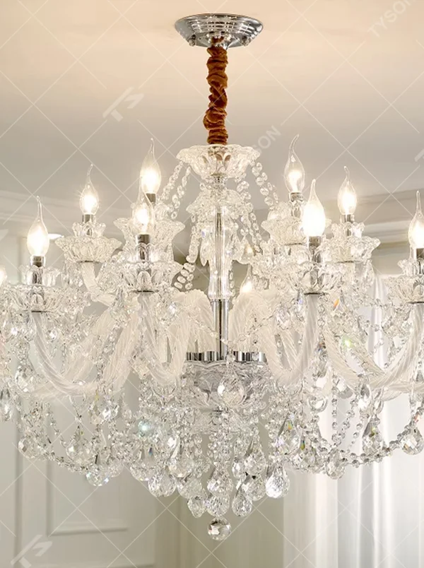 European palace-style fully transparent crystal chandelier, candle-shaped bulbs + crystal carvings + tassel design, brilliant warm light creates luxurious atmosphere.