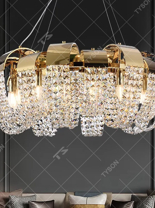 Light luxury golden curved frame full-set cut crystal chandelier, candle-shaped bulbs + brilliant warm light, creating luxurious dining atmosphere.