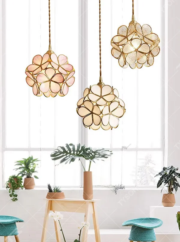 Retro light luxury petal spherical chandelier, golden metal petal frame + textured transparent glass panels + jute rope hanger, soft warm light with textured light and shadow, creating a warm artistic atmosphere.
