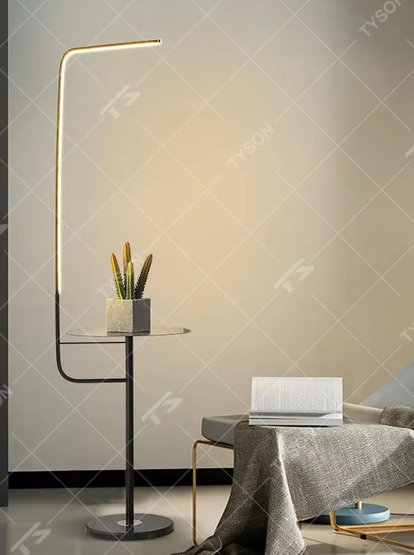 Light luxury black-gold U-shaped LED strip floor lamp with side table, black metal stand + gold strip frame + round small side table, soft warm light, creating a high-end light luxury atmosphere.