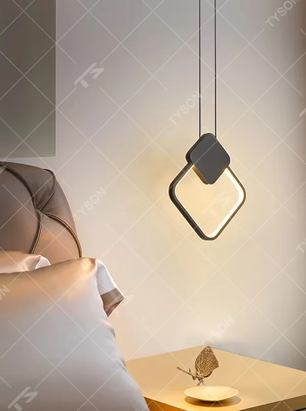 Modern minimalist geometric shape combination hanging lamp, three shapes (circle/diamond/long ellipse) + black-brown line lamp body + thin suspension rope, soft and uniform light, creating a simple high-end home atmosphere.