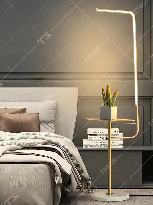 Light luxury golden L-shaped LED strip floor lamp with side table, gold metal stand + round small side table + white marble base, soft warm light, creating a high-end practical light luxury atmosphere.