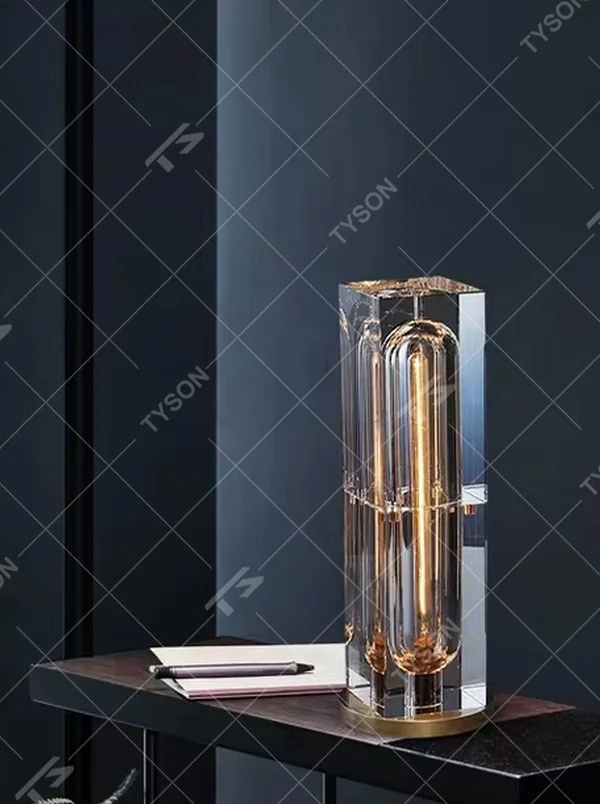 Modern light luxury transparent square column crystal shade gold base Edison bulb table lamp, warm light effect, creating a retro luxurious atmosphere.