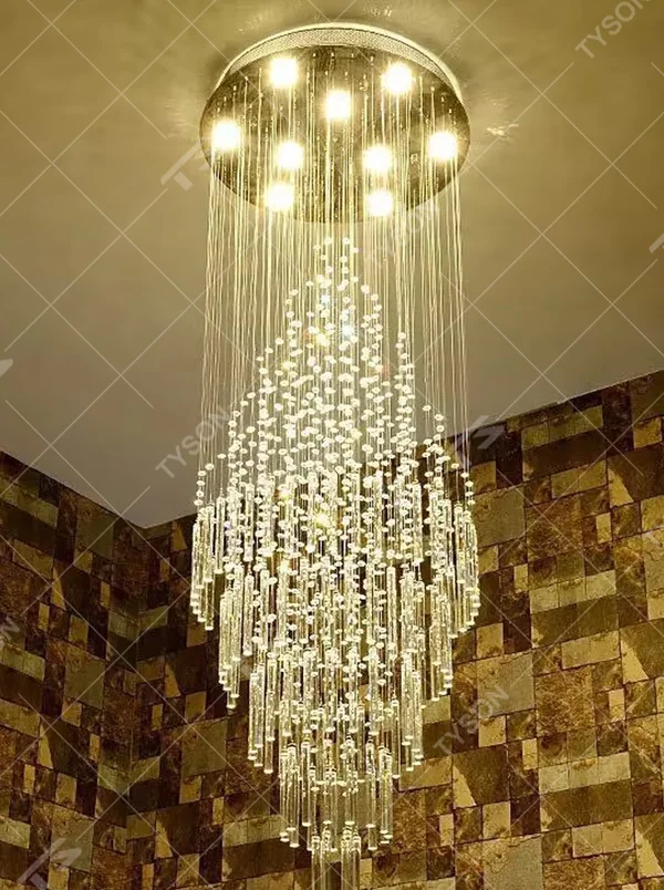 Luxurious retro circular ceiling-mounted golden crystal long string + particle decoration high-ceiling chandelier, warm light effect, creating a retro luxurious space atmosphere.