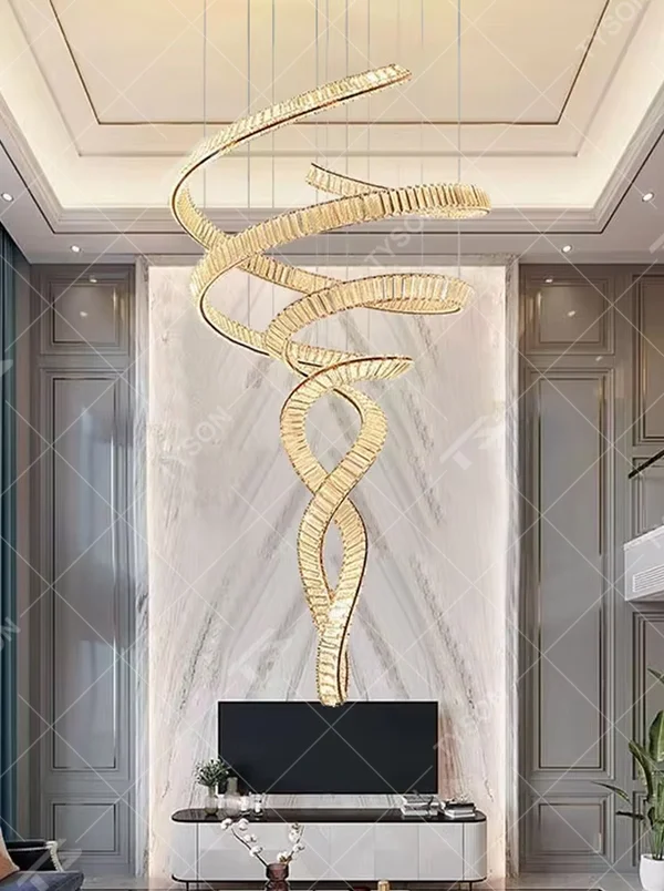 Modern art light luxury spiral curve golden crystal high-ceiling chandelier, textured crystal material + flexible curve design + warm light effect, creating a luxurious artistic atmosphere.