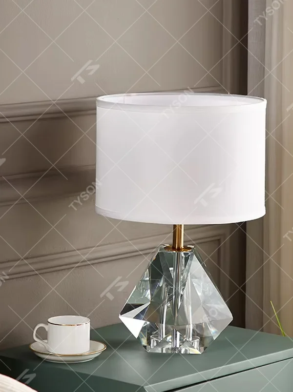 Light luxury multi-faceted cut crystal base table lamp (white shade + gold trim), warm light effect, creating a brilliant and exquisite space atmosphere.