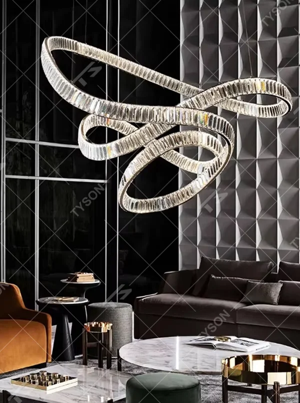 Luxury spiral crystal chandelier (multi-faceted cut crystals + curved shape), warm light effect, creating a brilliant and high-end light luxury space atmosphere.