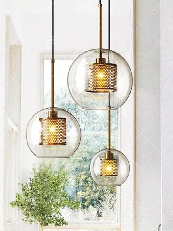 Light luxury gold mesh glass ball combination chandelier (multi-size balls + warm light), warm light effect, creating a simple and high-end warm space atmosphere.