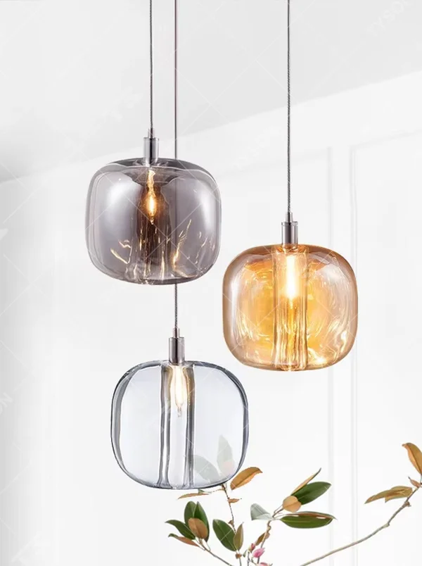 Modern minimalist gradient glass square ball chandelier (gray/gold/transparent combination), warm light effect, creating a high-quality minimalist space atmosphere.
