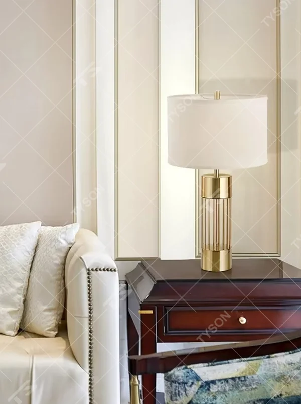 Light luxury gold grid cylinder table lamp (gold grid base + fabric lampshade), warm light effect, creating a high-end minimalist home atmosphere.