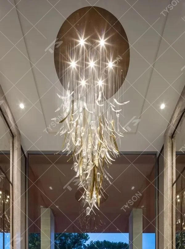 Luxury feather-shaped crystal chandelier (golden + transparent crystal combination), warm light effect, creating a magnificent high-end light luxury space atmosphere.