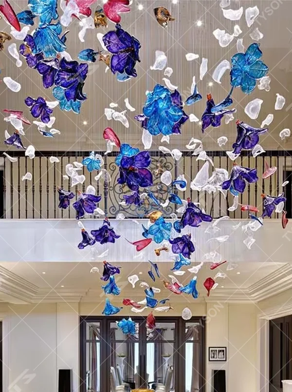 Art Firework Colored Glass Chandelier (blue-purple-red transparent glass petals + radial metal wire frame), warm and cool light effect, creating a bright and dreamy high-end space atmosphere.
