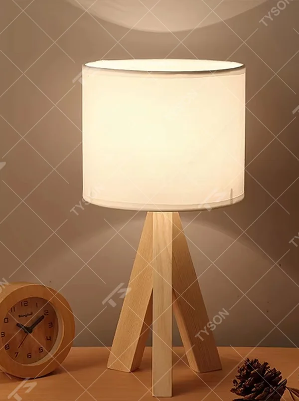 Nordic wooden tripod table lamp (log tripod stand + fabric lampshade), warm light effect, creating a natural and warm home atmosphere.