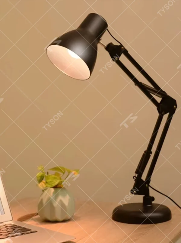 Industrial style long-arm folding table lamp, black iron lamp body with conical lampshade, multi-joint adjustable angle, focused and eye-protective light, used for lighting in desks, workbenches and other areas, suitable for industrial-style homes, office areas, student study rooms, etc.