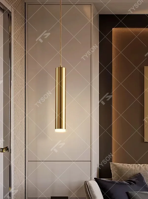 Light luxury golden cylindrical LED chandelier, minimalist cylindrical shape made of brass metal lamp body, pendant single-head/three-head layout, soft and atmospheric light, designed to enhance the light luxury and high-end atmosphere of spaces, suitable for restaurant bars, kitchen islands, light luxury homes and commercial spaces