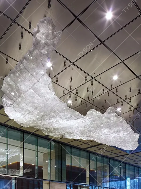 Cloud-like art engineering chandelier, made of transparent mesh crystal to create a streamlined suspended shape, with transparent and brilliant light, designed to create a high-end artistic atmosphere, suitable for large engineering scenarios such as hotel lobbies, high-ceiling sales office spaces, and club atriums