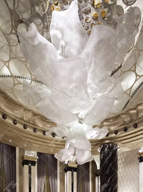 Cloud-like art engineering chandelier, handcrafted with translucent white lightweight materials, featuring a flowing cloud-shaped design, soft and transparent light, designed to create a dreamy and luxurious space atmosphere, suitable for large high-end indoor scenarios such as hotel lobbies, high-end clubs, and luxury banquet halls
