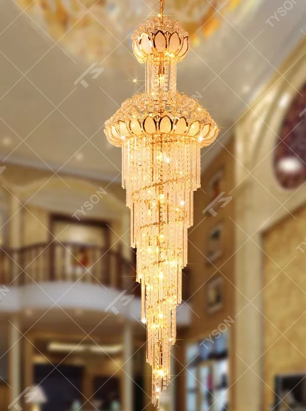 Multi-tiered lotus-top golden crystal chandelier, gold metal frame with dense crystal strips hanging to create a tower structure, lotus-shaped top, brilliant and luxurious light, designed to create a high-end atmosphere in high-ceiling spaces, suitable for engineering scenarios such as villa duplexes, hotel lobbies, and club atriums