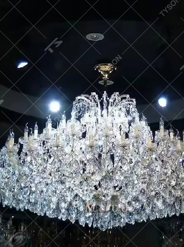 Oversized luxury crystal chandelier, with multi-layer dense transparent crystal pendants and gold metal frames, featuring candle-style lamp heads, brilliant and dazzling light, designed to create an extremely luxurious space atmosphere, suitable for high-end engineering scenarios such as hotel lobbies, large banquet halls, and high-ceiling living rooms of luxury villas