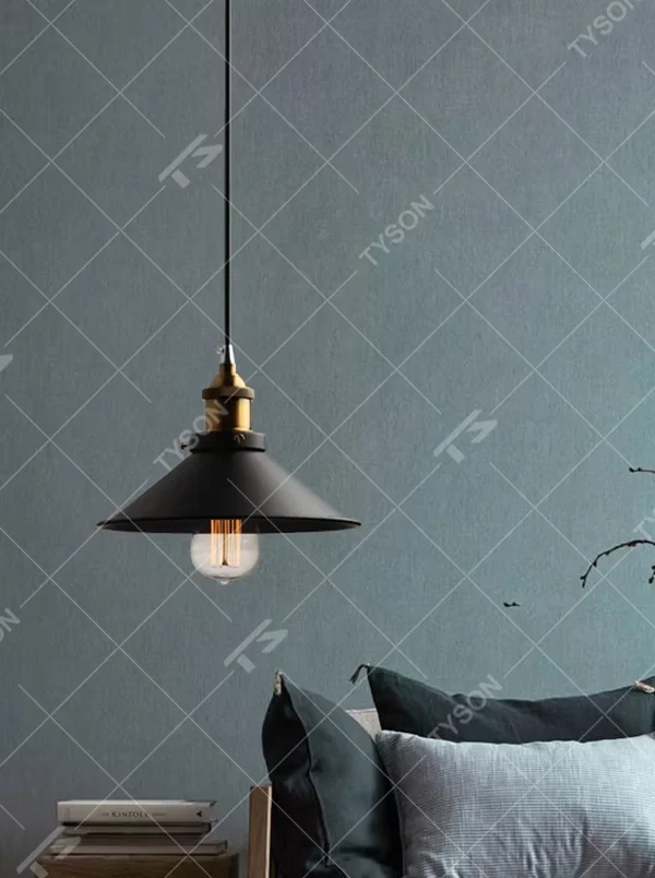 Industrial style black-gold three-head cone chandelier, with black iron lampshades and gold metal top details, embedded with retro Edison bulbs, providing warm and atmospheric light, used for lighting and decoration in dining tables, bars and other areas, suitable for industrial, modern minimalist home and commercial spaces