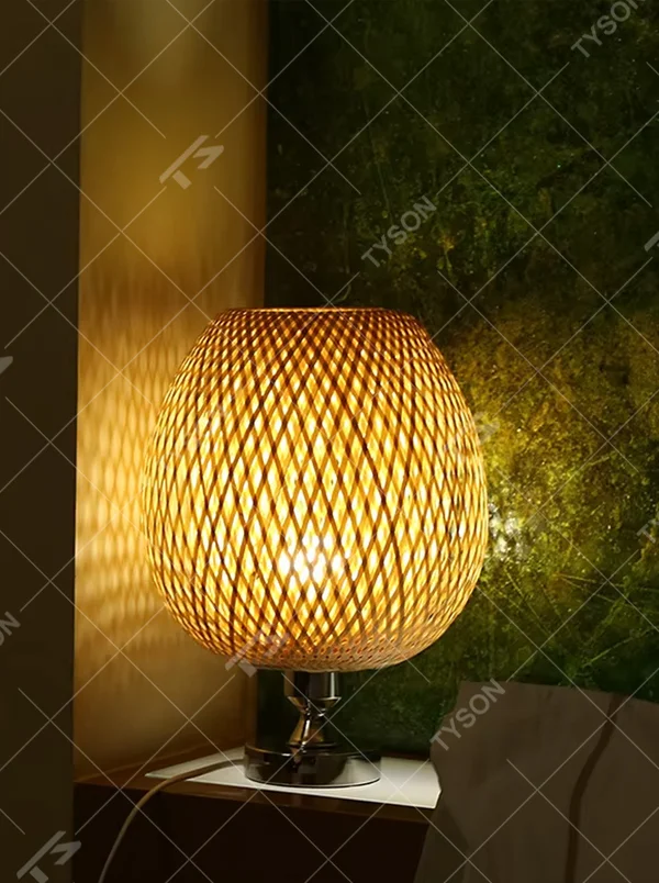 Japanese wabi-sabi style bamboo woven table lamp, hand-woven mesh lampshade paired with solid wood base, available in egg/water drop shapes, soft and warm light, designed to enhance the natural healing atmosphere of spaces, suitable for bedroom nightstands, homestay guest rooms, tea rooms, zen spaces, etc.