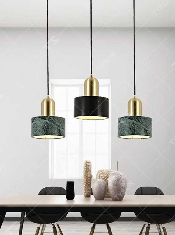 Modern light luxury three-head combination chandelier, featuring green marble texture lampshades and black metal lampshades with gold top design, providing soft and even light, used for lighting and decoration in dining tables, bars and other areas, suitable for modern minimalist, light luxury style home and commercial spaces