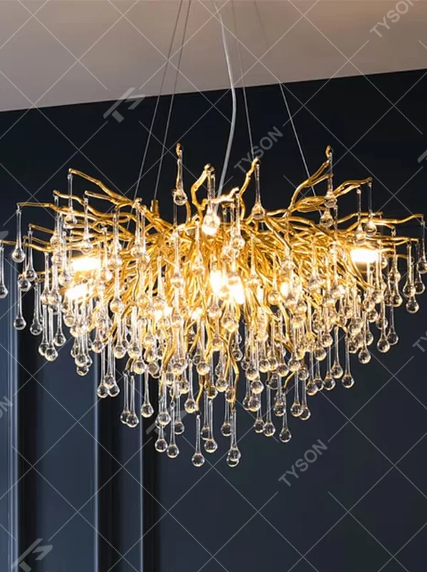 This is a light luxury style linear branch crystal chandelier, featuring a gold metal branch structure paired with crystal pendants, as brilliant and dynamic as blooming fireworks. It emits soft and warm light, serving both lighting and artistic decoration purposes, suitable for light luxury dining rooms, large flat-floor living rooms, high-end clubs, showrooms and other scenarios.
