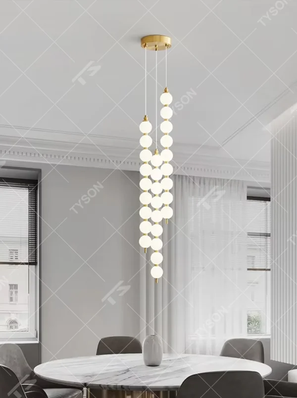 Modern light luxury double-strip spherical cascading chandelier, with a gold metal top plate paired with two strips of milky white luminous bulbs hanging staggered, emitting soft and even light, combining decorativeness and practicality, suitable for core lighting and atmosphere creation in spaces such as dining rooms, high-ceiling living rooms, and duplex stairs.