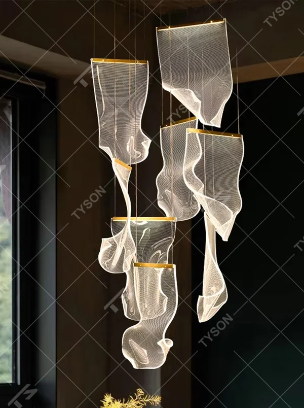This is a modern art style leaf-shaped chandelier, composed of light and translucent leaf-like modules hanging in a staggered manner, paired with a circular ceiling plate with gold accents, which has both lighting and artistic decoration functions, suitable for high-end spaces such as villa high-ceiling living rooms, duplex stairwells, hotel lobbies, and art exhibition halls.