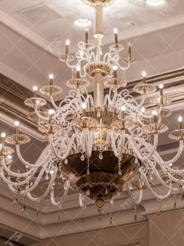 This European court-style multi-layer crystal chandelier features a black-gold metal frame, paired with transparent crystal arms and candle-style lamp heads, presenting a luxurious layered shape. Light refracts through the crystals to emit a brilliant halo, serving both lighting and decorative purposes, suitable for high-end luxury spaces such as hotel banquet halls and villa living rooms.
2. 产品介绍与应用场景（中英文）