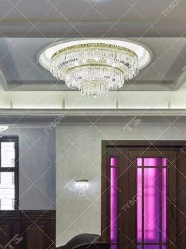 This European luxury oval crystal ceiling lamp features a gold metal frame paired with multiple layers of high-transparency faceted crystal strips. The crystals refract brilliant light, serving both core lighting and decorative purposes, suitable for high-end luxury spaces such as villa living rooms and hotel lobbies.