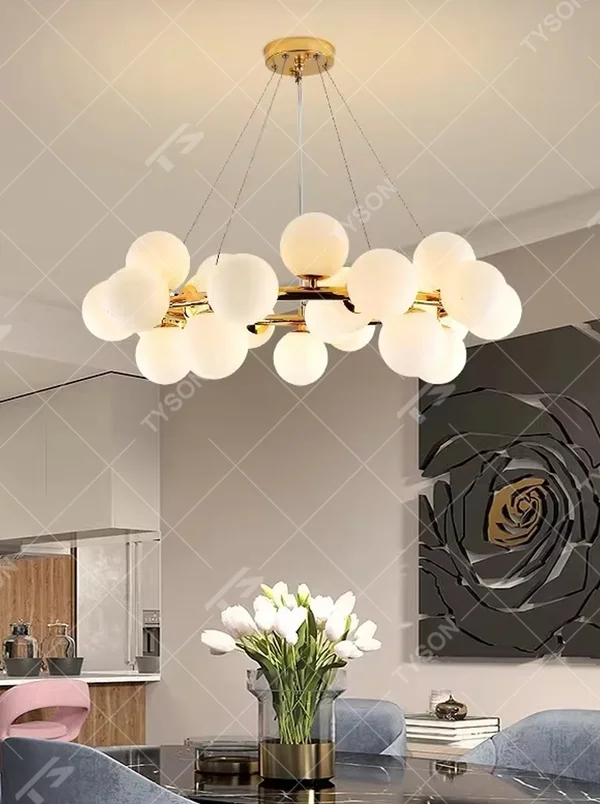 Modern minimalist cloud-shaped chandelier, with a golden metal frame and milky white glass ball lampshades, featuring soft and uniform light, combining decorative and lighting functions, suitable for living rooms, dining rooms, bedrooms and other modern style spaces.