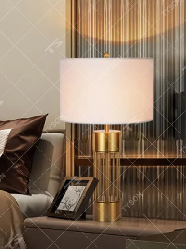 Modern Light Luxury Metal Grid Table Lamp, Gold Metal Lamp Body with Vertical Grid Design, Paired with Off-White Cylindrical Fabric Lampshade, Serves Both Lighting and Decorative Purposes, Ideal for Bedrooms, Living Rooms, Studies, etc.