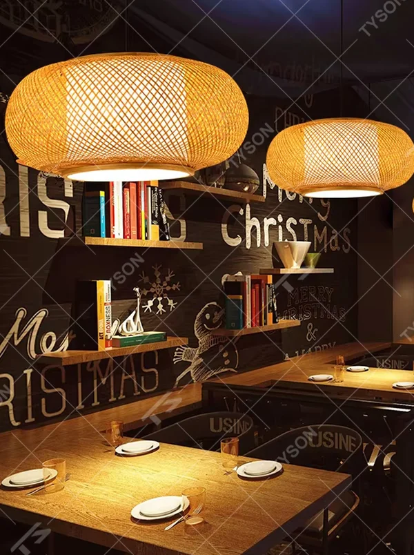 This new Chinese-style bamboo woven hemisphere chandelier is made of natural bamboo strips woven into a hollow hemisphere shape. Warm light refracts through the bamboo texture to emit a soft halo, serving both lighting and decorative purposes, suitable for natural-style spaces such as restaurants and homestays.
