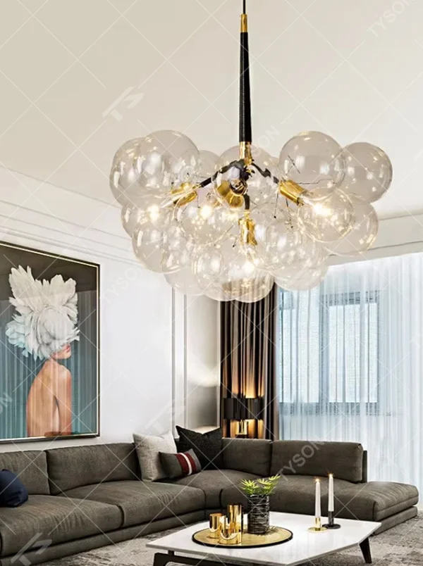 Modern light luxury iridescent bubble crystal chandelier, composed of iridescent transparent glass balls to form a rainbow bubble cluster shape, featuring dreamy and transparent light, combining decorative and lighting functions, suitable for dining rooms, living rooms, internet-famous commercial spaces and other modern style scenarios.