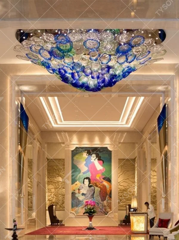 This blue-green gradient liuli bubble art ceiling lamp is composed of layered liuli bubbles forming a cloud shape. Light refracts through to emit a colorful halo, serving both lighting and installation art purposes, suitable for luxury spaces such as hotel lobbies and high-end clubs.