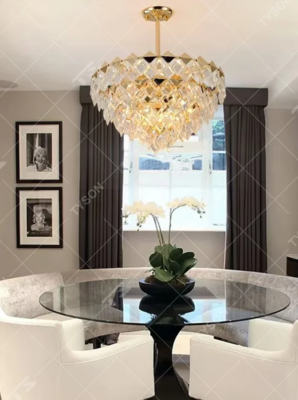 This luxurious and grand diamond-cut crystal chandelier features a gold metal frame, paired with transparent faceted crystals and gold decorative pieces, creating a full spherical shape. When lit, light refracts through the crystal to emit a brilliant and luxurious glow, combining decorative appeal with an ambient atmosphere. Ideal for dining rooms, living rooms, villa high-ceiling spaces, or high-end clubs, it adds an elegant and exquisite touch to European luxury or modern light luxury spaces.