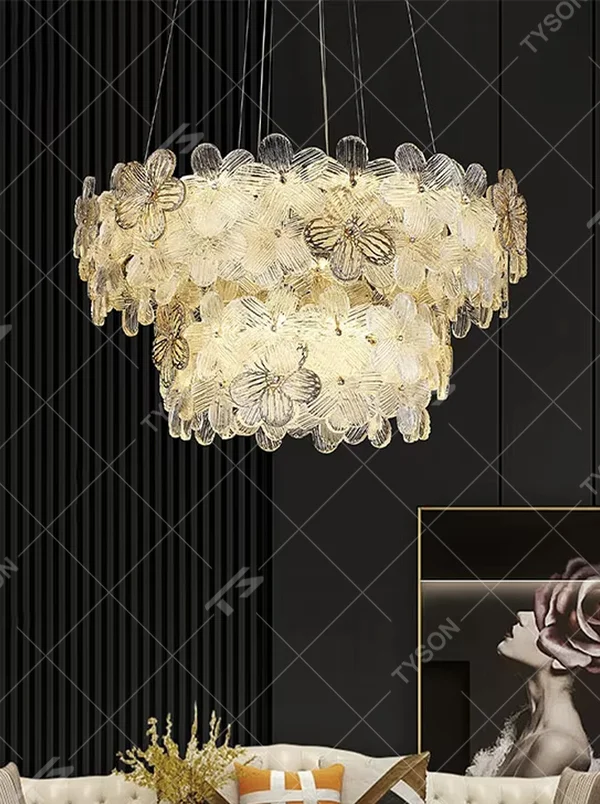 This modern light luxury linear petal chandelier features a full linear shape made of transparent petal-shaped glass slices. When lit, light refracts through the glass to emit a soft and brilliant glow, combining an ethereal texture with an ambient atmosphere. Ideal for dining rooms, bars, light luxury apartments, and other spaces, it adds a dreamy and exquisite touch to modern minimalist or French light luxury home environments.